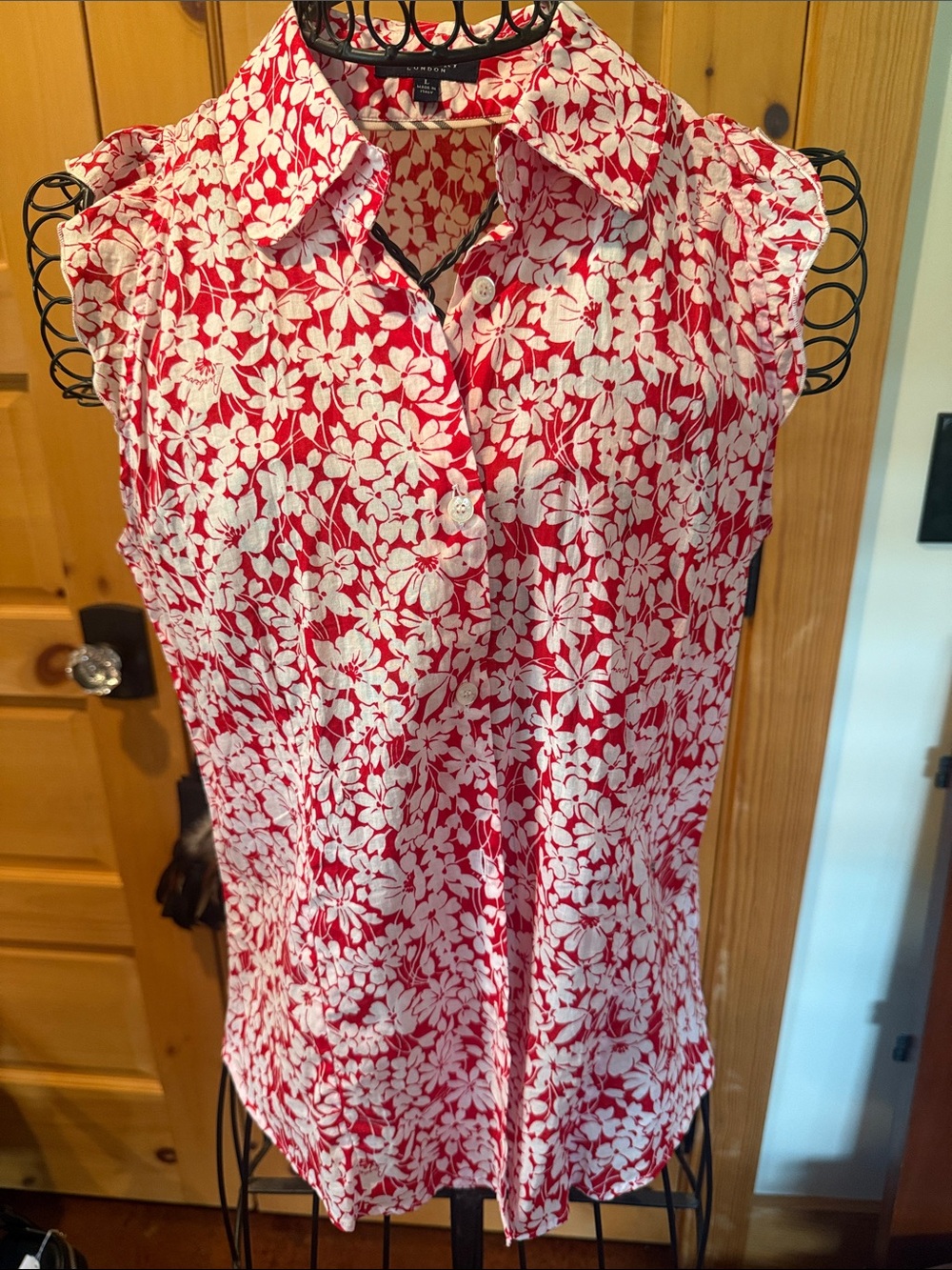 Burberry Red and White Floral Sleeveless Button-Down Top